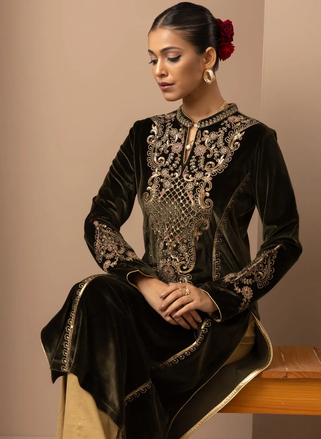 Green Velvet Kurta With Geometrical Sequins Work